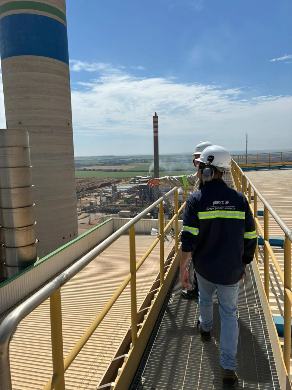 Equipe da PLAORC em campo em uma usina siderúrgica